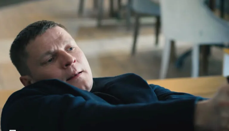 Момент из 1 серии 1 сезона