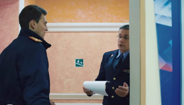 Момент из 11 серии 1 сезона