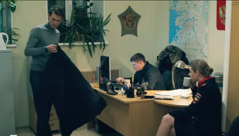 Момент из 8 серии 1 сезона