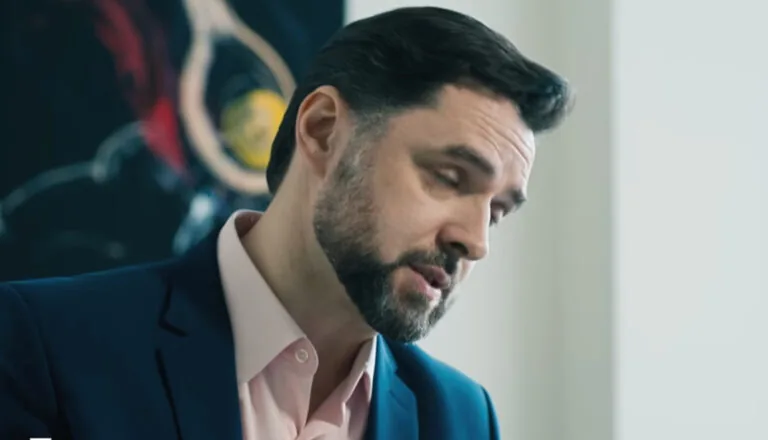 Момент из 9 серии 1 сезона