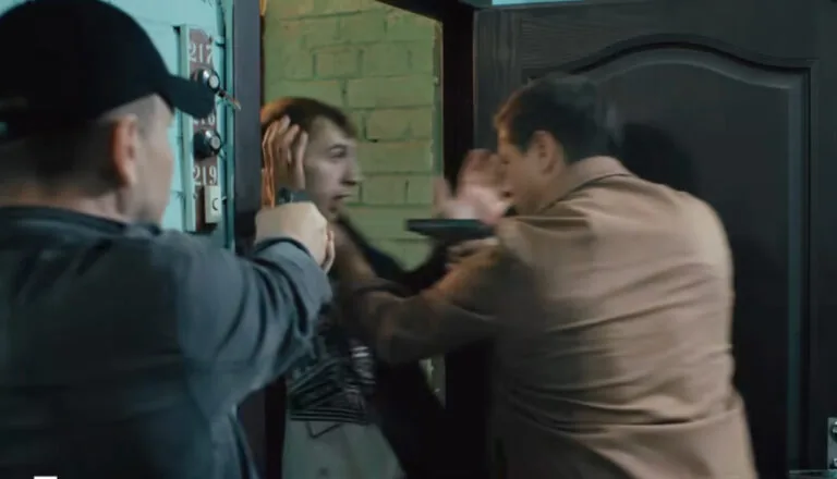 Момент из 11 серии 2 сезона